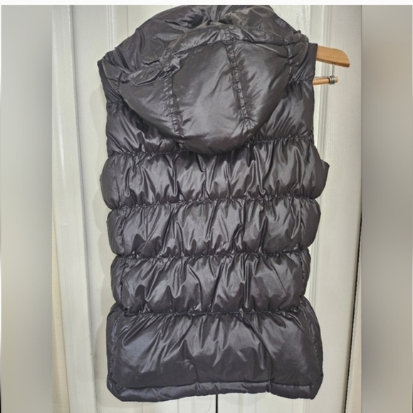 Michael Kors Shiny Women's Black Puffer Winter outoor Vest Gold Zipper Size S. - Picture 8 of 10